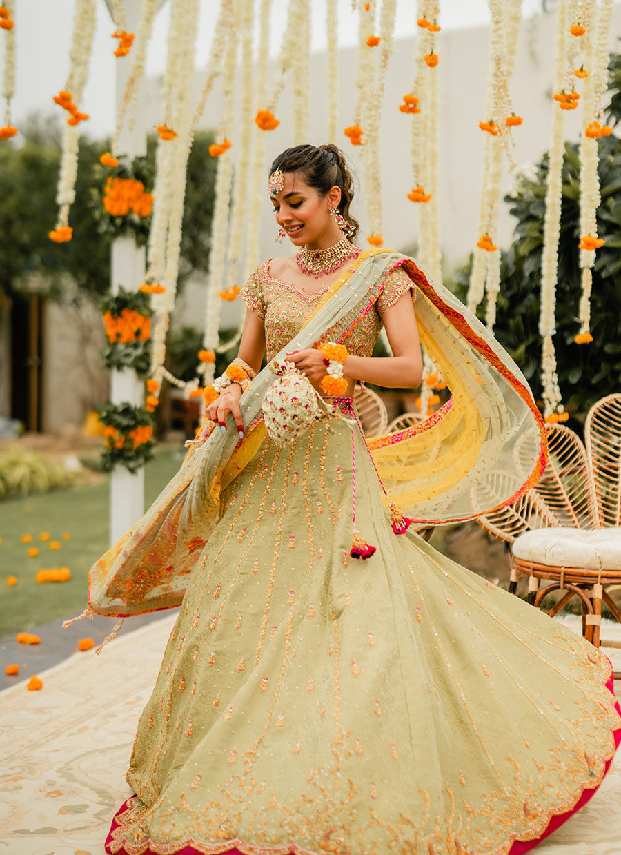 Buy Thread Bridal A Line Lehenga Choli Online : UAE - Lehenga